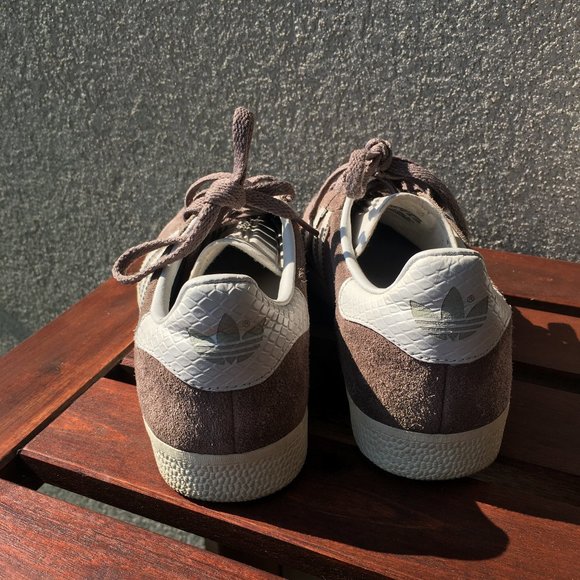 Adidas Grey Gazelle Shoes - Picture 3 of 3